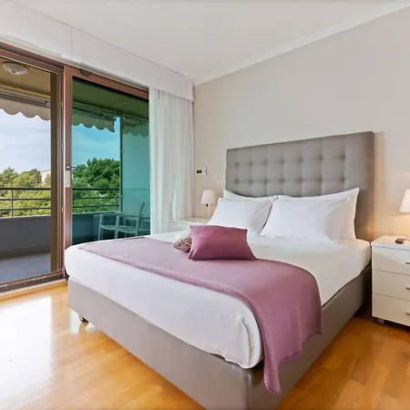 Aparthotel The 4*