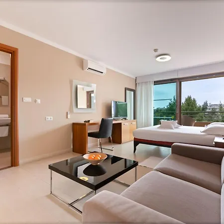 Aparthotel The 4*