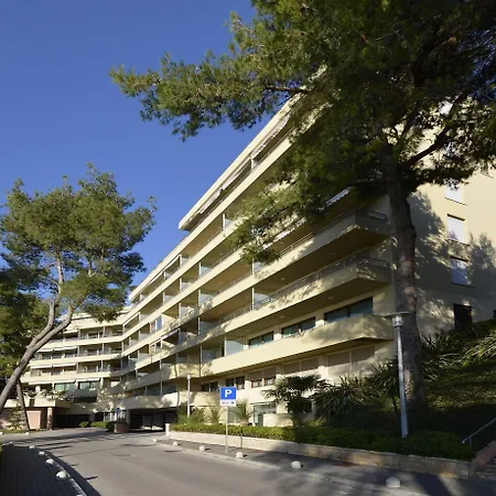 The 4* Podstrana