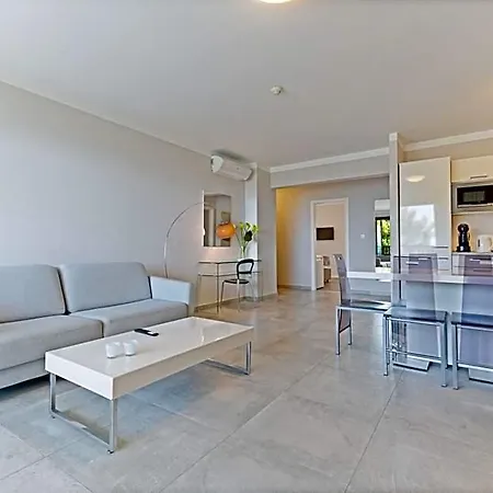 Apartmanhotel The 4*