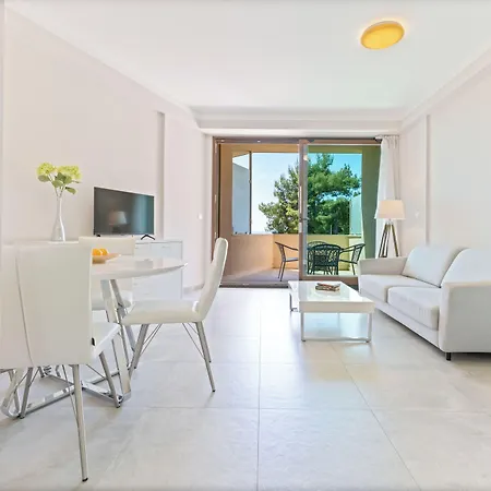 The 4* Podstrana